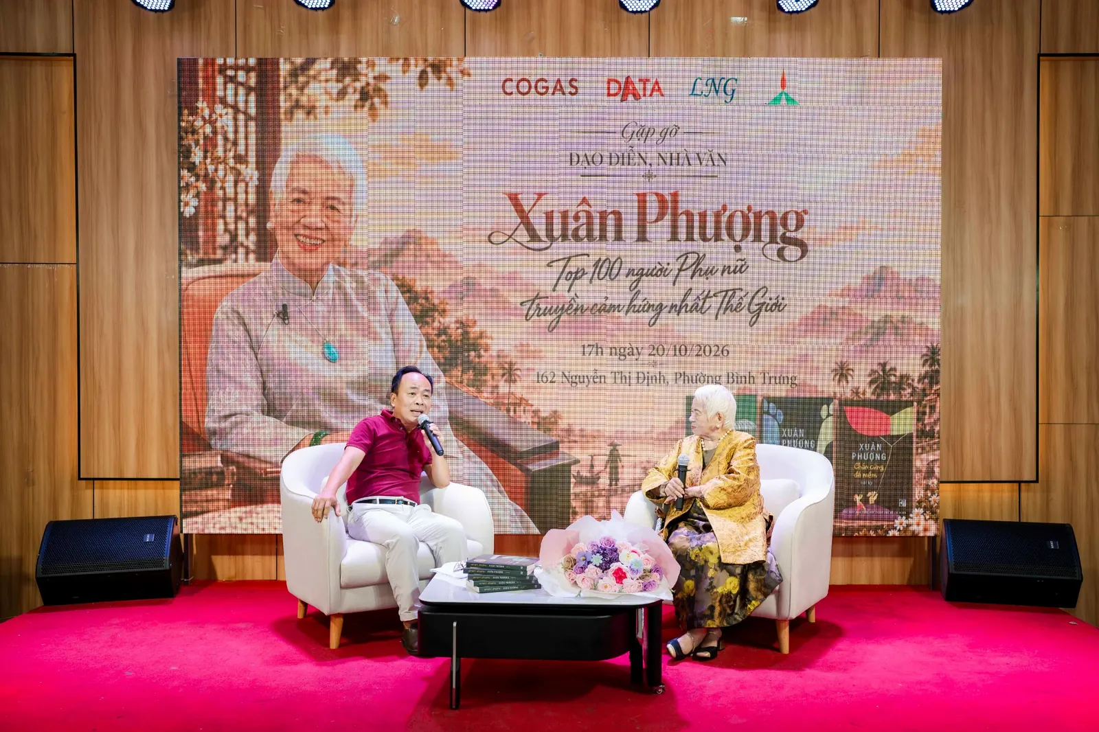 Toàn cảnh sân khấu buổi giao lưu cùng nhà văn Xuân Phượng ngày 20/10/2026